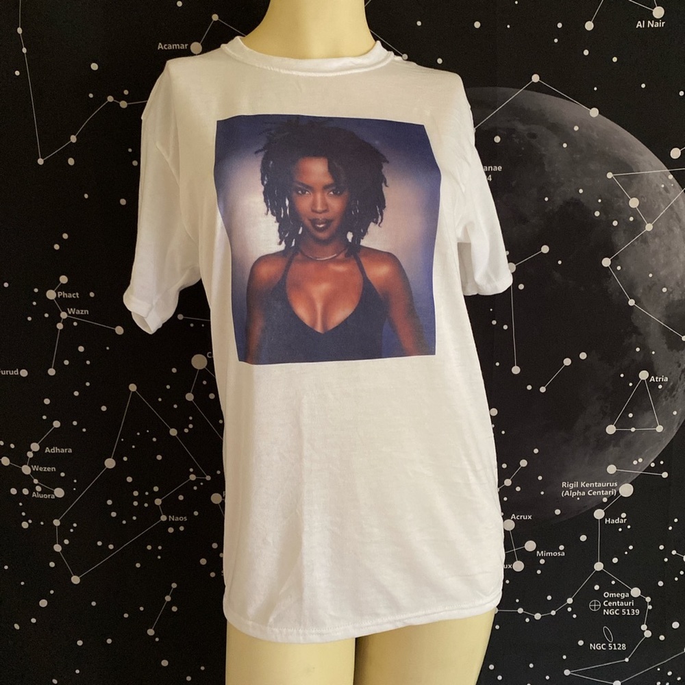 Lauryn Hill graphic tee. 💙🖤💜